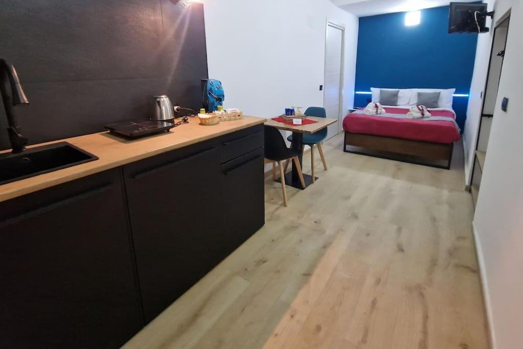 Tribunali Flat *
